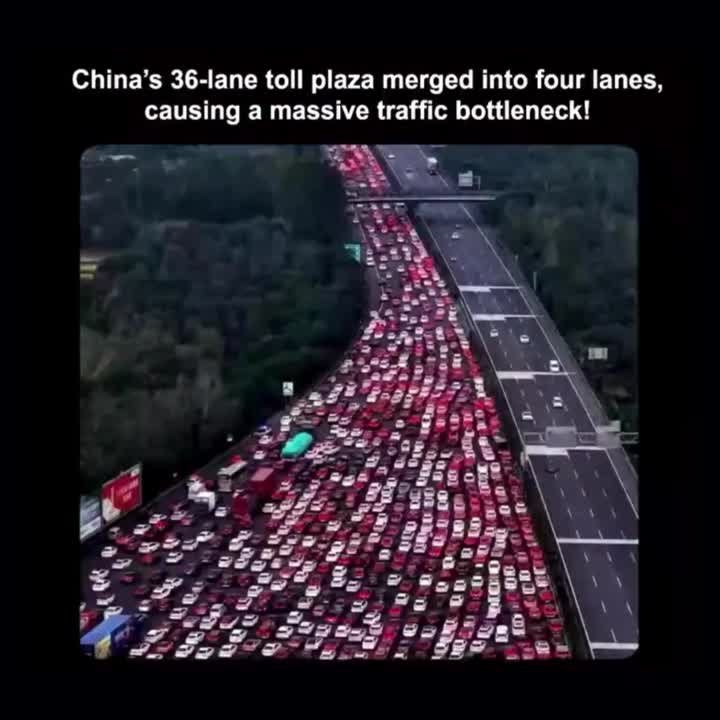 China G4 Expressway toll plaza bottleneck