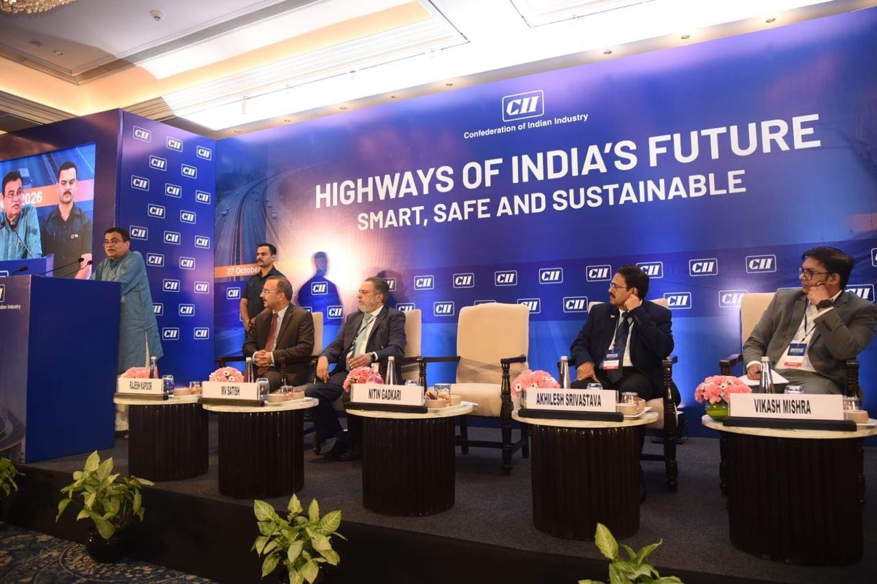 Union Minister Nitin Gadkari addressing the CII Highways of India's Future: Smart, Safe and Sustainable conference with Akhilesh Srivastava on the panel
