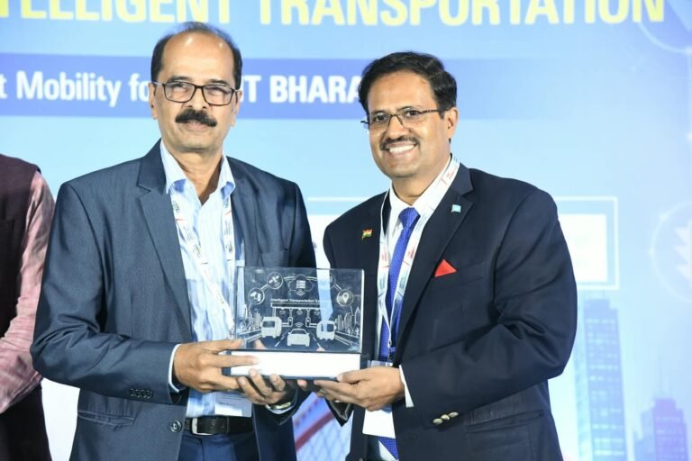 Akhilesh Srivastava during a memento presentation at ITS India Congress 2026, New Delhi