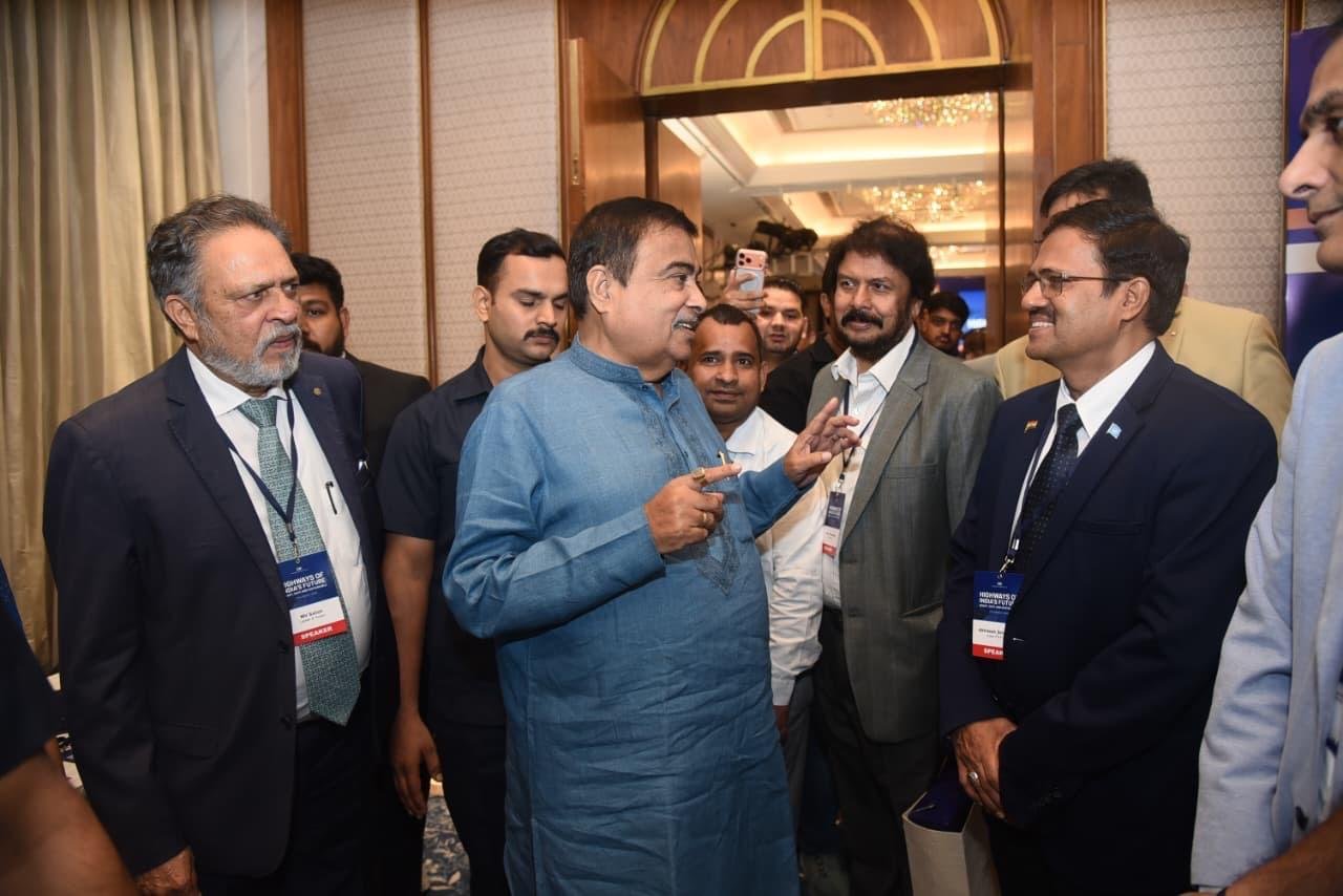 Akhilesh Srivastava in conversation with Union Minister Nitin Gadkari at the CII Highways of India's Future conference, New Delhi